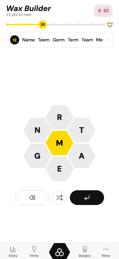 Spelling Hive gameplay in standard ivory theme